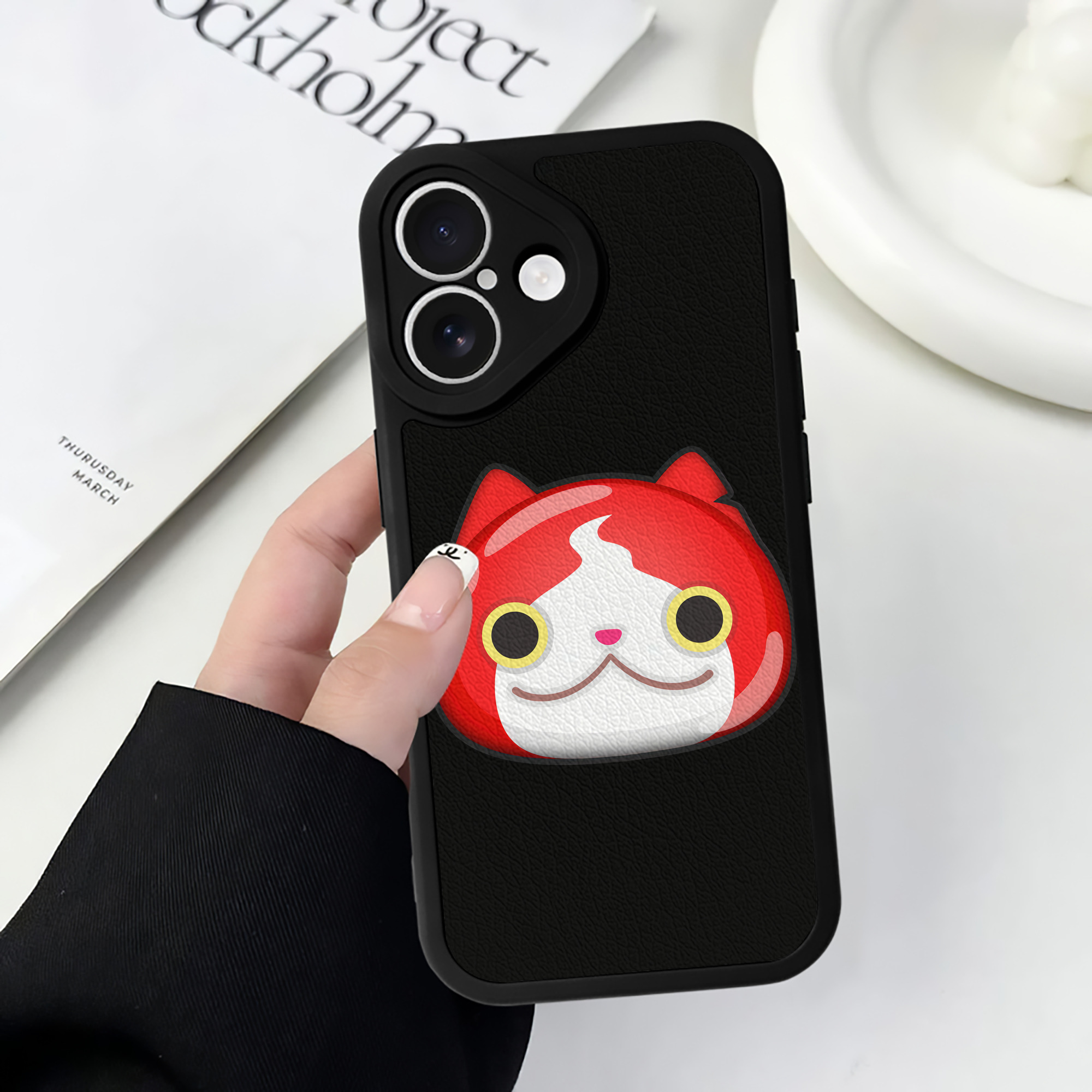 （画像用） 妖怪ウォッチ Yo-kai Watch 【iPhone 16シリーズ対応】シリコンスマホケース（レザー調） 材質：シリコン